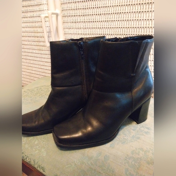 Ankle Heel Booties - Black colored - Picture 4 of 9